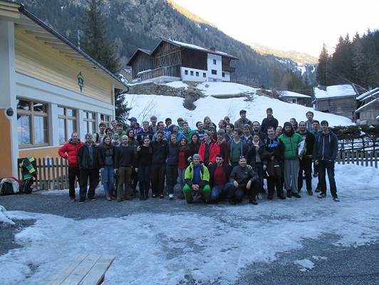 Gruppe-vor-Jugendherberge-Wohlfarter.jpeg