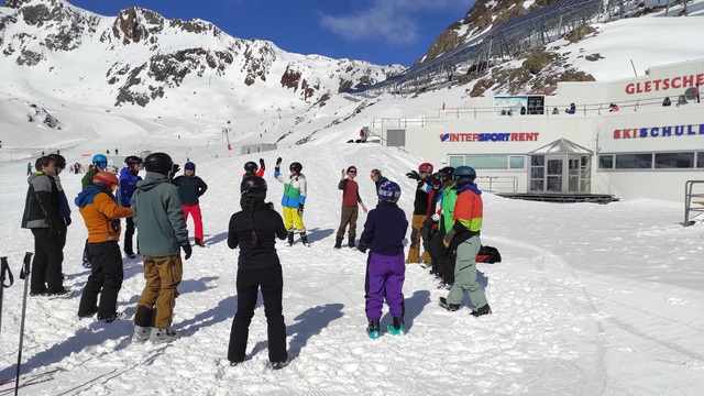 Skigruppe-Gletscher.jpeg