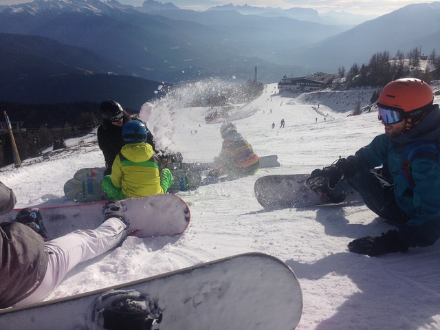 Snowboarder-Gitschberg-Schneeballschlacht.jpeg